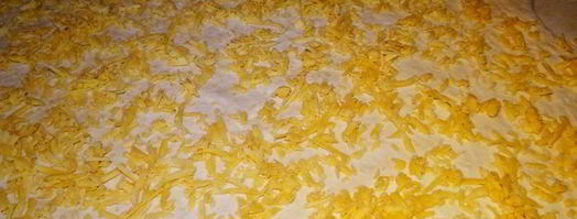 пресные витые плюшки с сосисками и сыром. Шаг 4