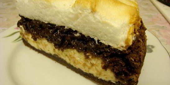 Шоколадная королевская ватрушка в белковой шапке