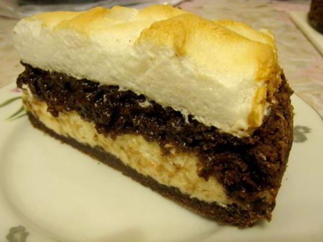 Рецепт шоколадной королевской ватрушки в белковой шапке