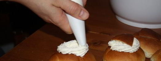 шведские булочки с кардамоном и сливками семлур. Шаг 9