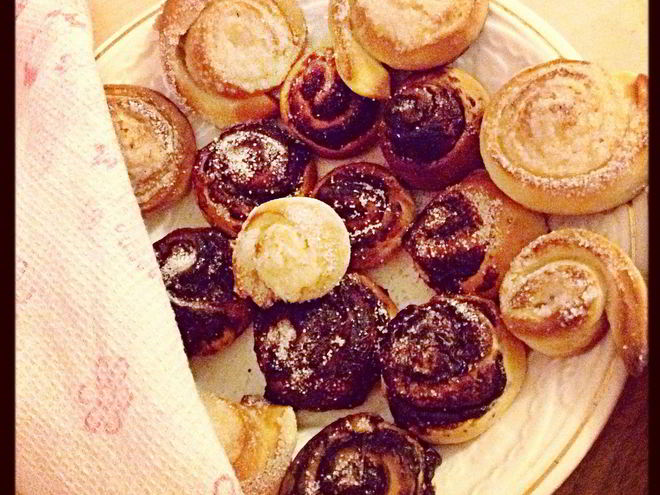 Рецепт сладких сдобных булочек с шоколадной пастой