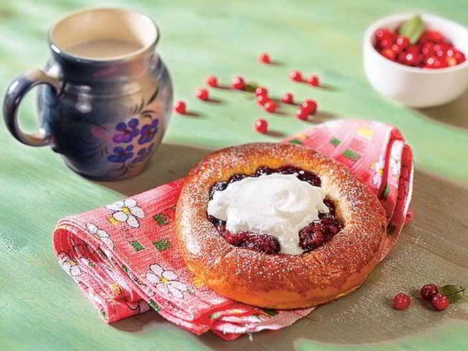 Рецепт ватрушки с брусникой