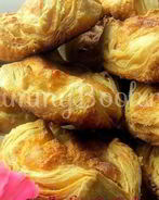 Ватрушки из слоеного дрожжевого теста