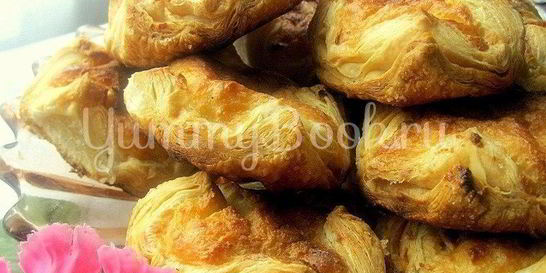 Ватрушки из слоеного дрожжевого теста