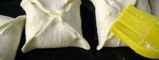 ватрушки из слоеного дрожжевого теста. Шаг 5