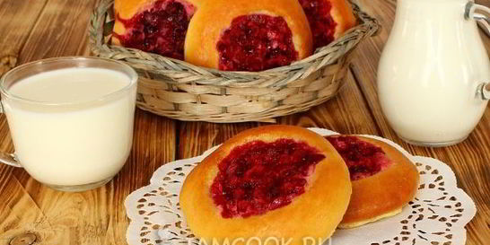 Ватрушки с брусникой