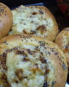 Ватрушки с луково-сырной начинкой