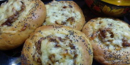 Ватрушки с луково-сырной начинкой