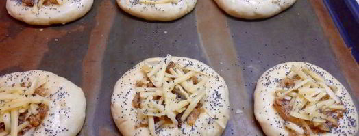 ватрушки с луково-сырной начинкой. Шаг 11