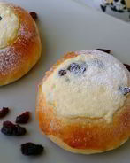 Ватрушки с творогом и клюквой