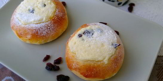 Ватрушки с творогом и клюквой