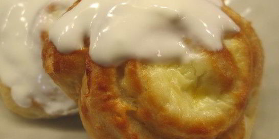 Ватрушки с творогом в сметанной заливке