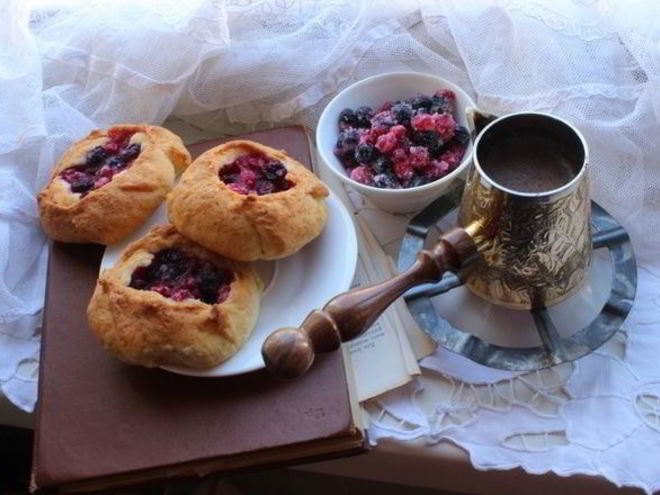 Рецепт ватрушек с ягодами на творожном тесте