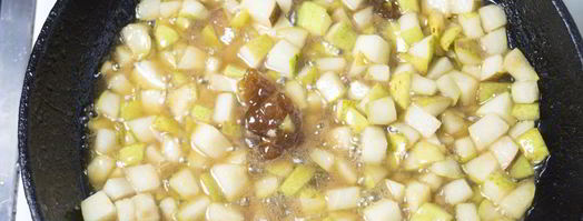 чизкейк без выпечки с карамелизированными грушами. Шаг 4