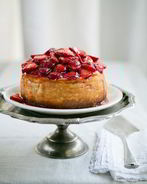 Чизкейк Нью-Йорк с клубничным соусом