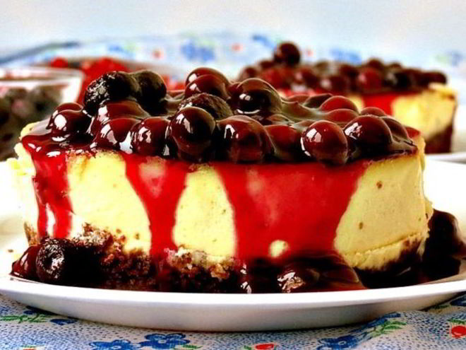 Рецепт мини-чизкейков с черничным соусом