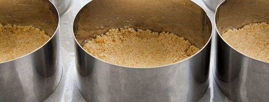 порционные чизкейки с киви и фисташками. Шаг 2