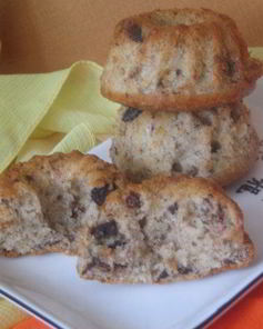 Банановый кекс с орехами, шоколадом и корицей