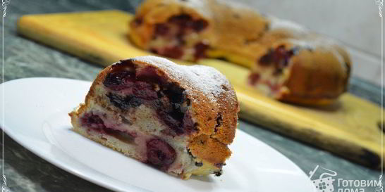 Домашний кекс с вишней и шоколадом