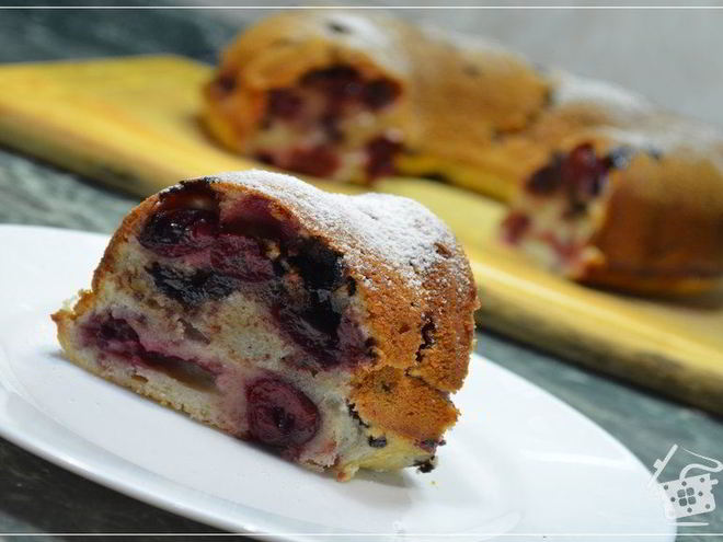 Рецепт домашнего кекса с вишней и шоколадом