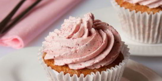 Капкейки с клубничным кремом