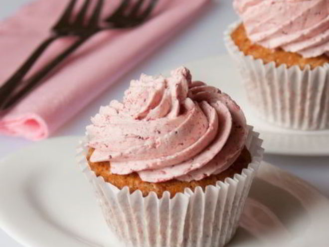 Рецепт капкейков с клубничным кремом