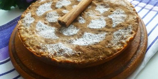 Кекс на яблочном пюре с орехами