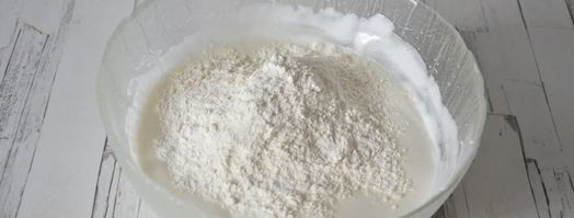 кекс на яичных белках со смородиной. Шаг 4