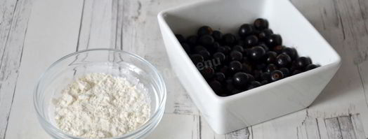 кекс на яичных белках со смородиной. Шаг 7