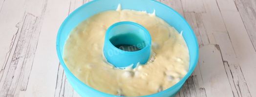 кекс на яичных белках со смородиной. Шаг 10