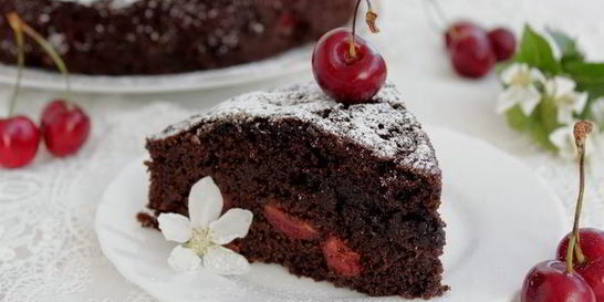 Кекс с черемуховой мукой и черешней