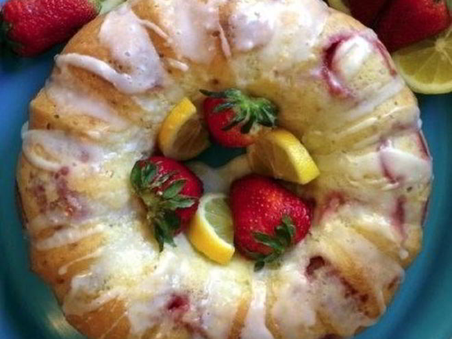 Рецепт кекса с клубникой в мультиварке