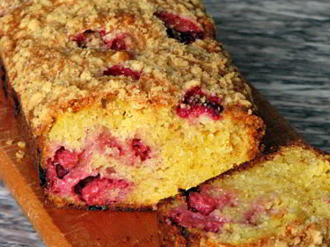 Рецепт кекса с яблоками и малиной