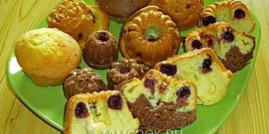 Кексики двухцветные с вишней