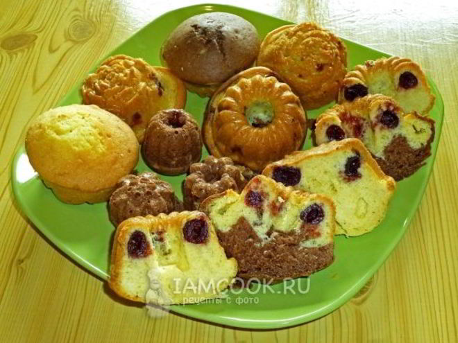 Рецепт кексиков двухцветных с вишней