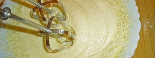 кексики двухцветные с вишней. Шаг 4