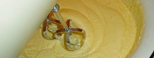 кексики двухцветные с вишней. Шаг 6