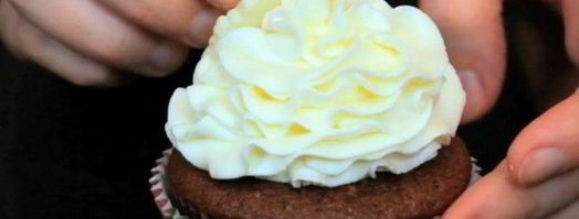 кексы красный бархат с вишневой начинкой. Шаг 14