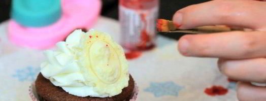 кексы красный бархат с вишневой начинкой. Шаг 15