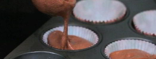 кексы красный бархат с вишневой начинкой. Шаг 5