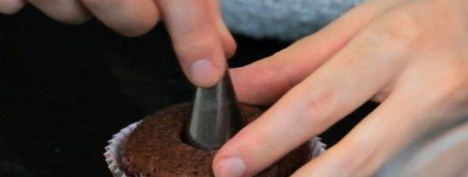 кексы красный бархат с вишневой начинкой. Шаг 6