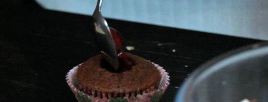 кексы красный бархат с вишневой начинкой. Шаг 7