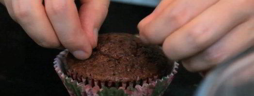 кексы красный бархат с вишневой начинкой. Шаг 8