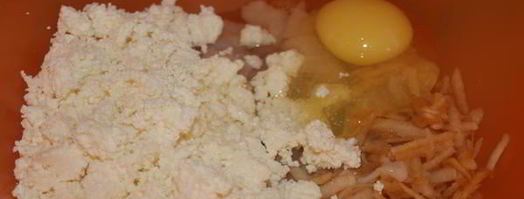 кексы удивительные с творогом, курицей и яблоком. Шаг 4