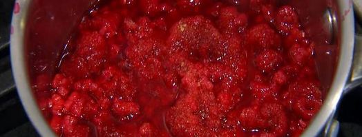 малиновый кекс с ягодным соусом. Шаг 6