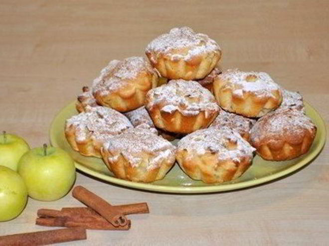 Рецепт нежных яблочных кексов с корицей