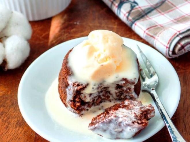 Рецепт шоколадного фондана с ванильным мороженым по госту