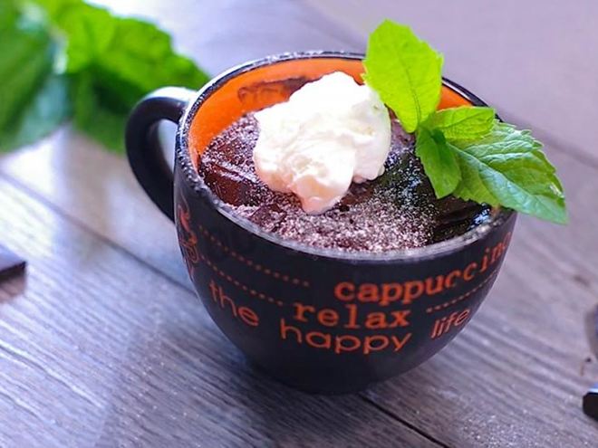 Рецепт шоколадного кекса в микроволновке без яиц