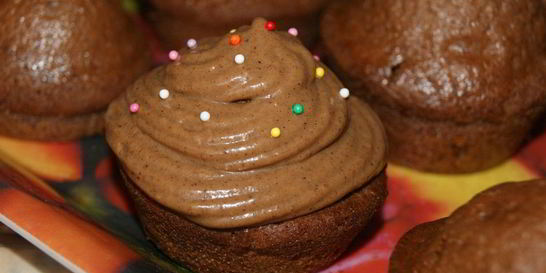 Шоколадные капкейки со сметанным кремом