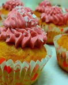 Творожные кексики с кремом и джемом